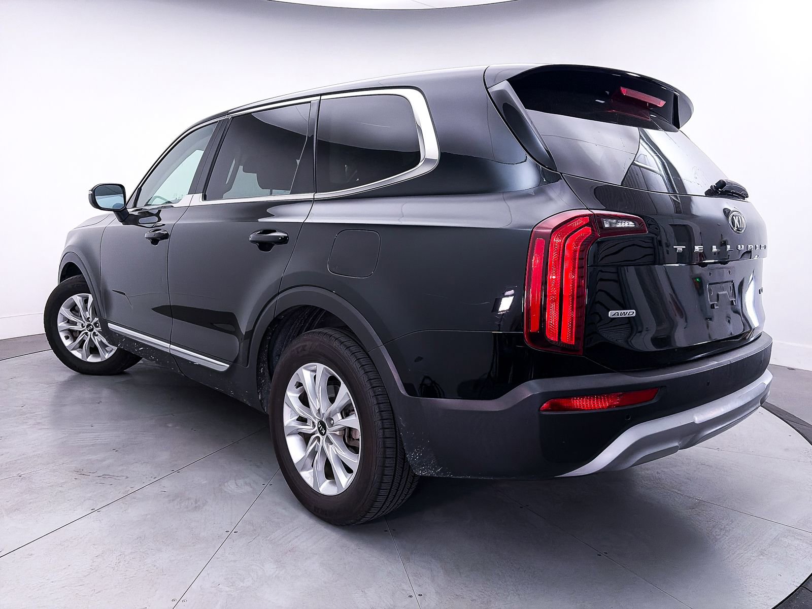 Used 2020 Kia Telluride LX AWD/4WD image 2