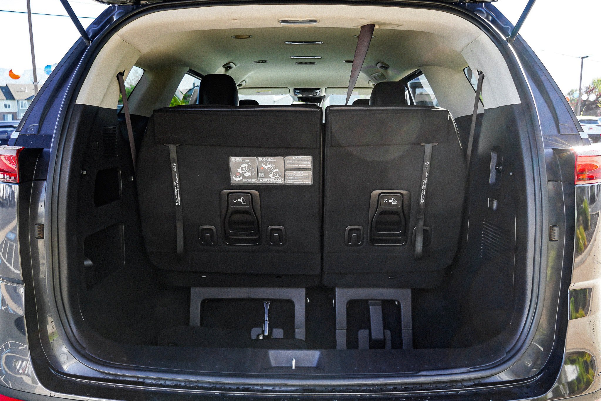 Used 2024 Kia Carnival LX FWD image 14
