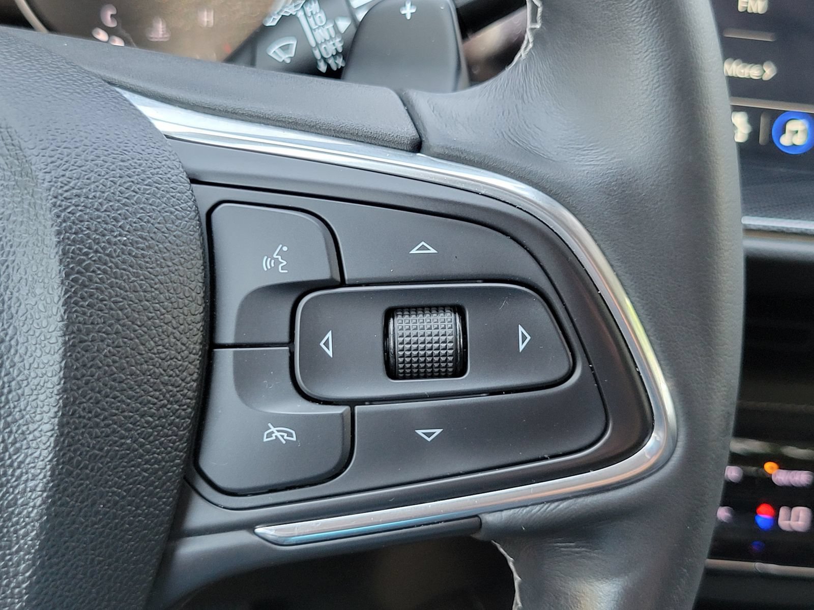Used 2023 Buick Envision Essence AWD/4WD image 18