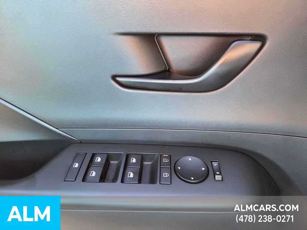 Used 2025 Hyundai Kona SE image 25