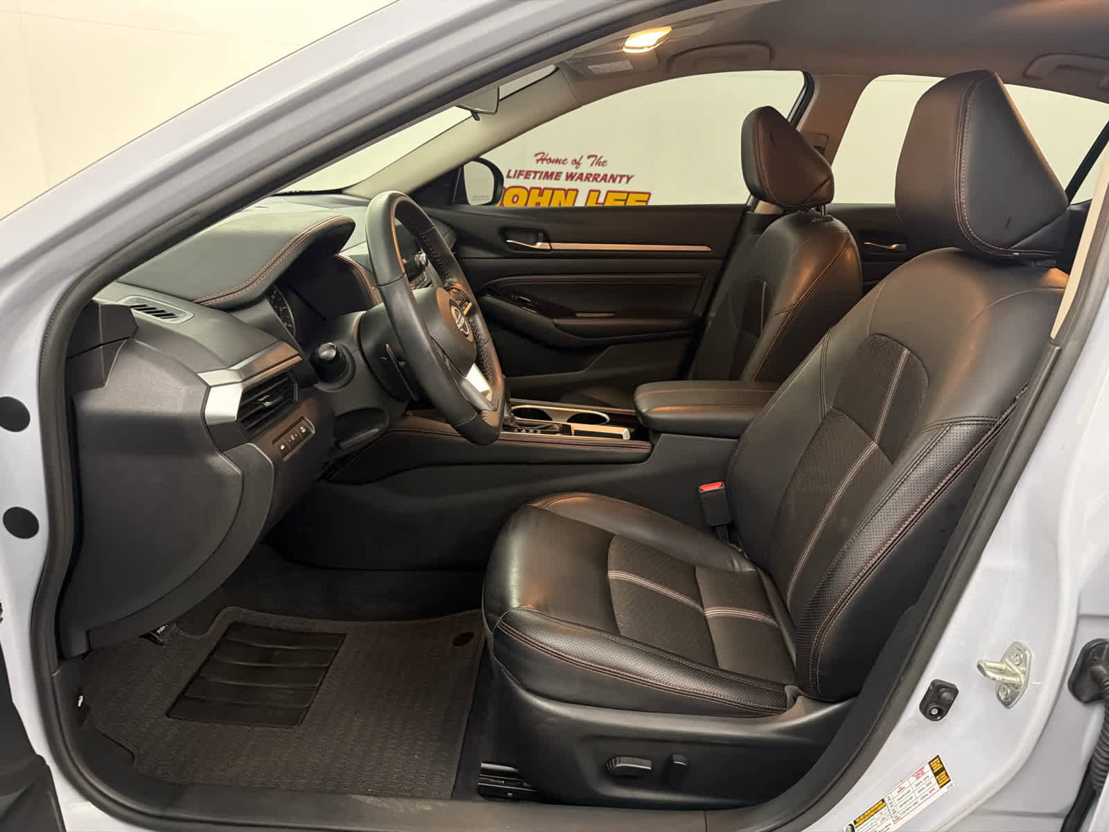 Used 2023 Nissan Altima 2.5 SR FWD image 13