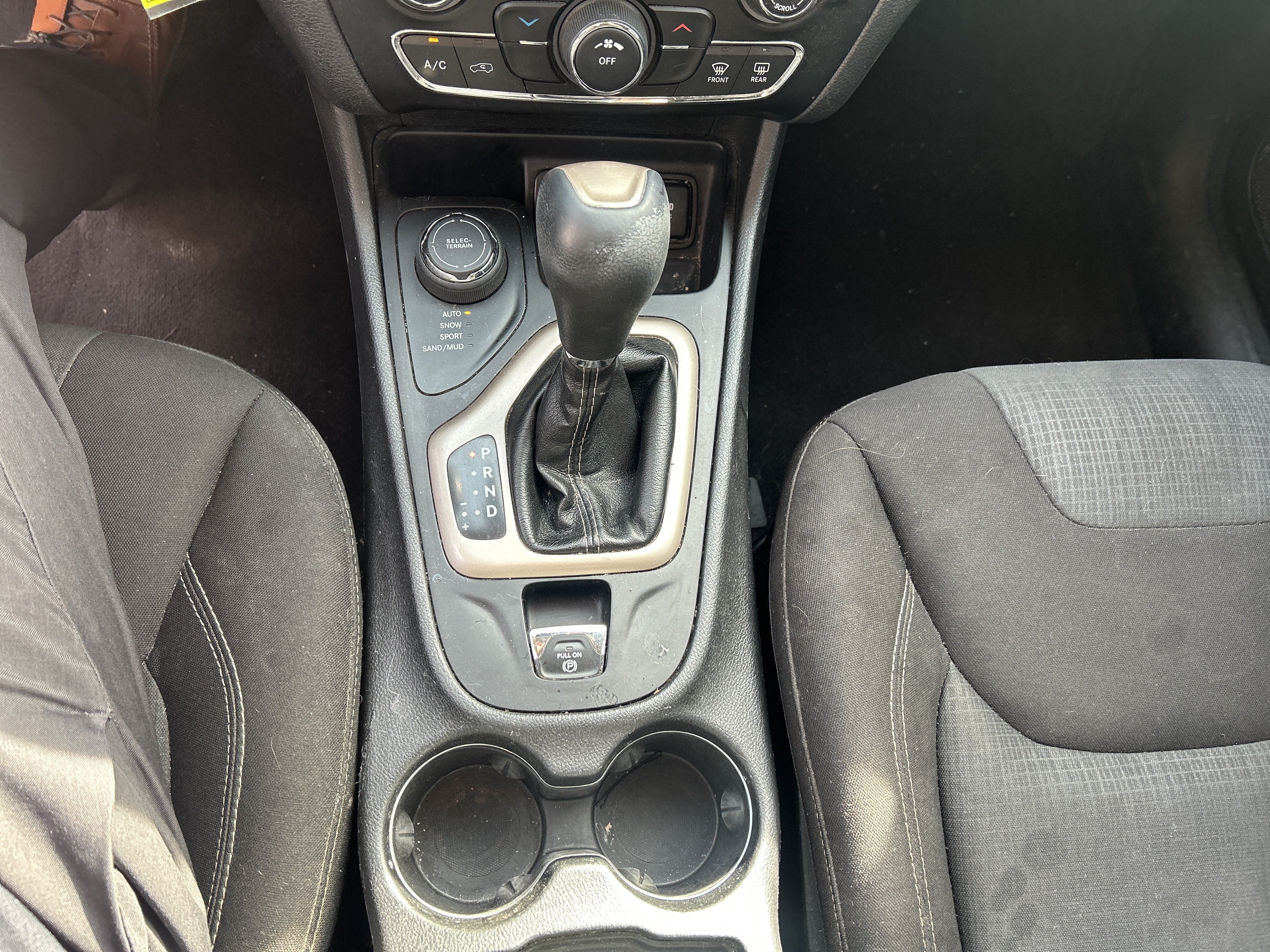 Used 2017 Jeep Cherokee Latitude AWD/4WD image 21