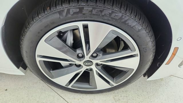 Used 2025 Audi A6 e-tron Premium w/ Convenience Package image 54