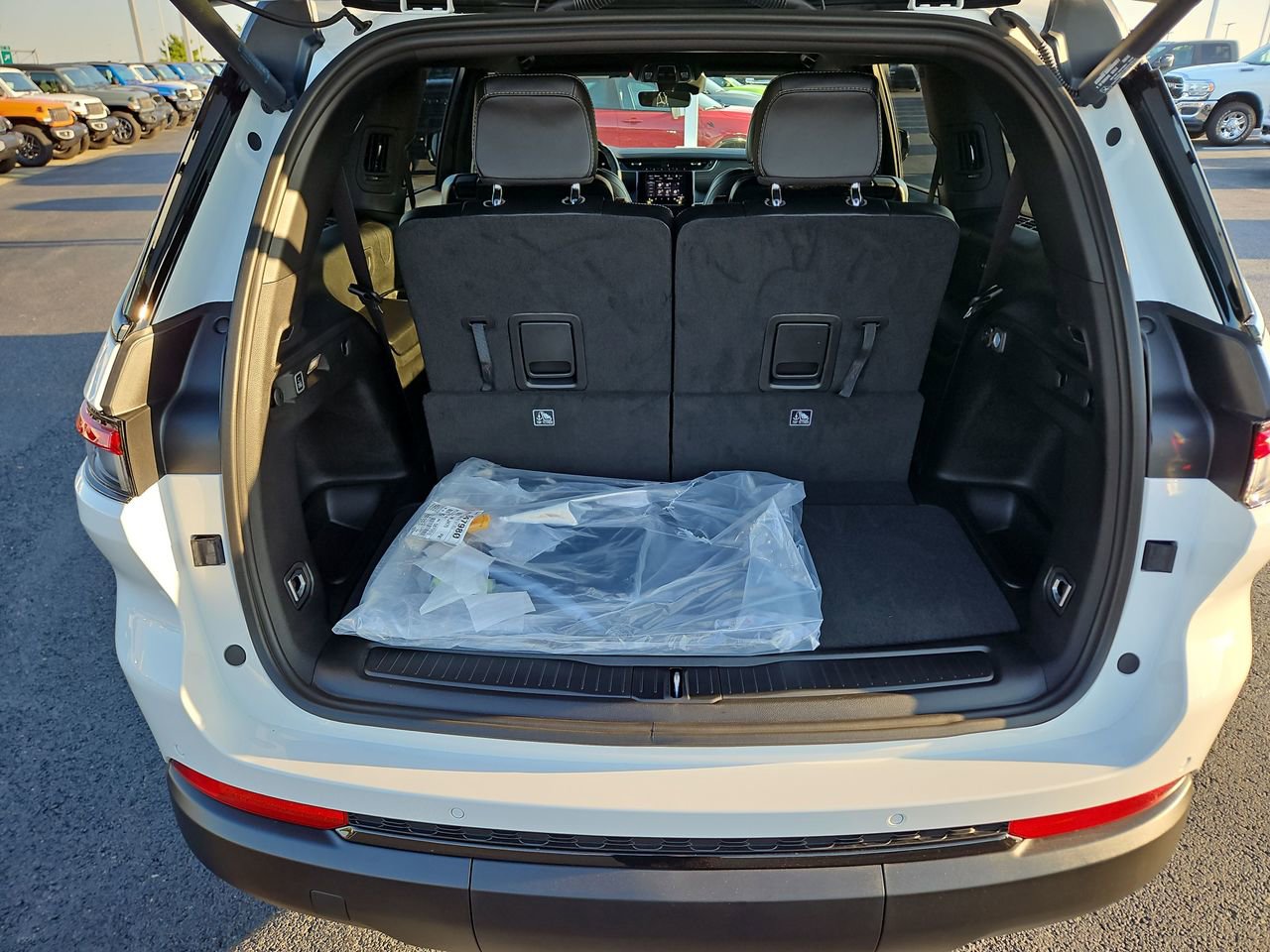 New 2025 Jeep Grand Cherokee L Laredo image 11