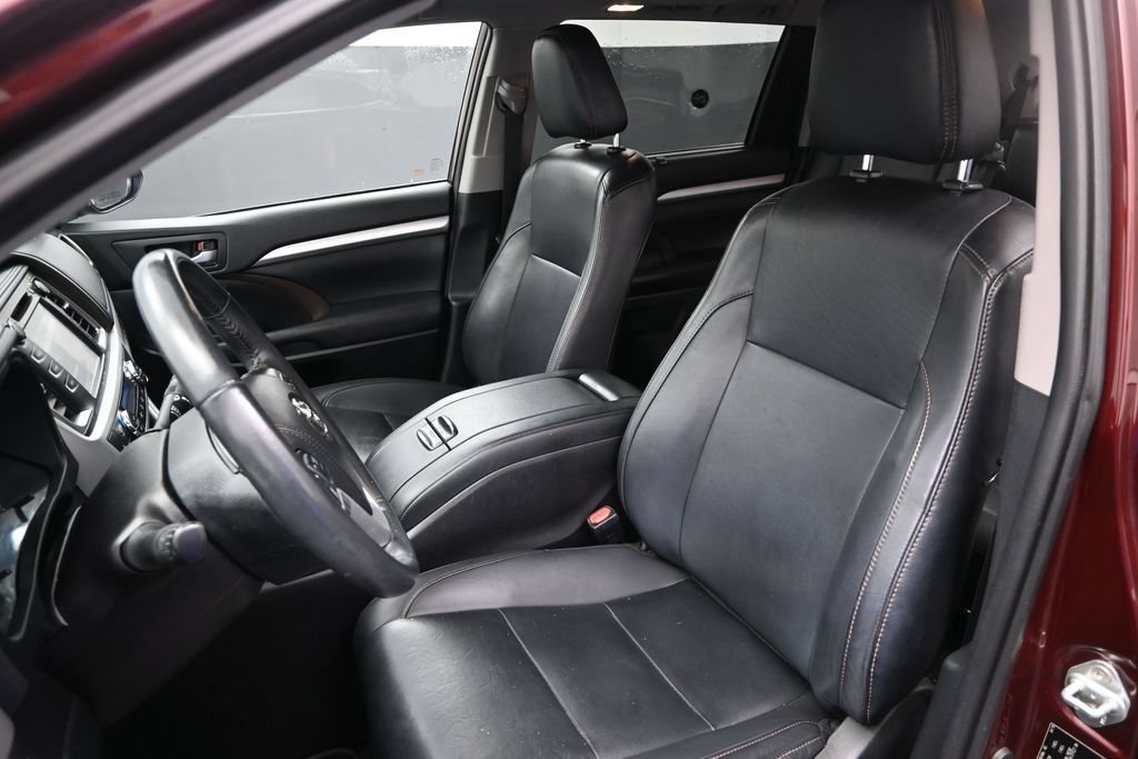 Used 2019 Toyota Highlander XLE AWD/4WD image 20