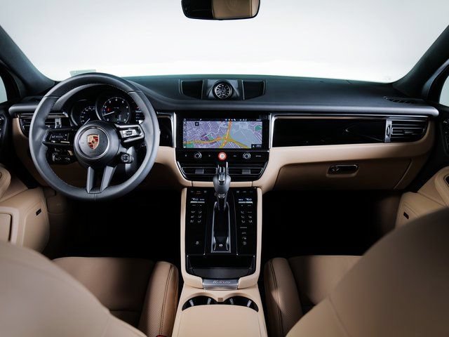 Certified 2026 Porsche Macan AWD/4WD image 12