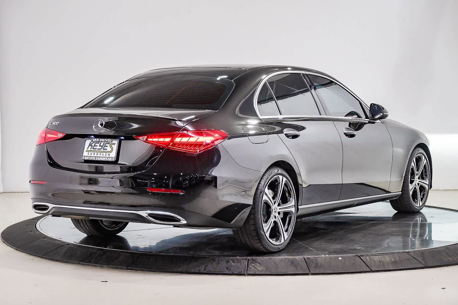 Used 2023 Mercedes-Benz C 300 Sedan image 4