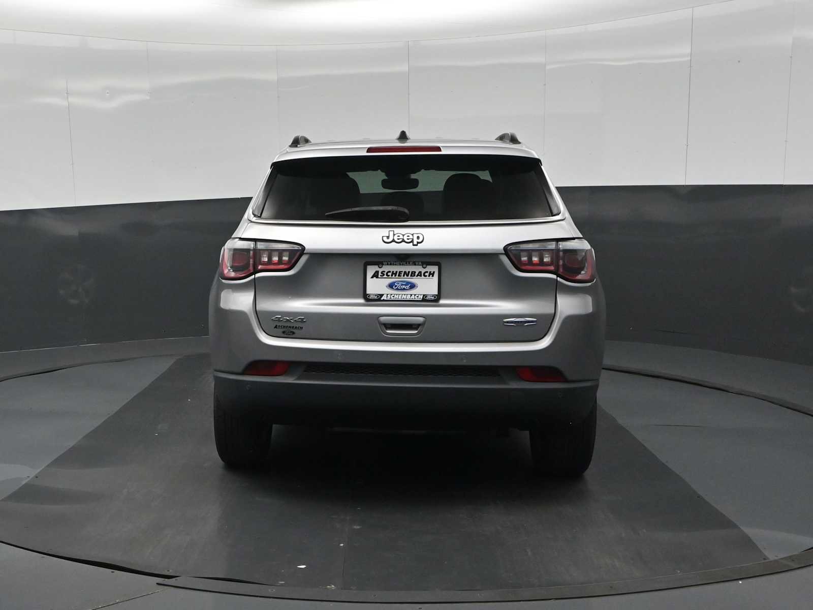 Used 2018 Jeep Compass Latitude w/ Popular Equipment Group AWD/4WD image 7