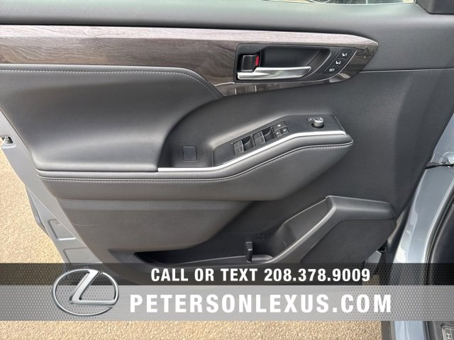 Used 2024 Toyota Highlander Platinum image 23