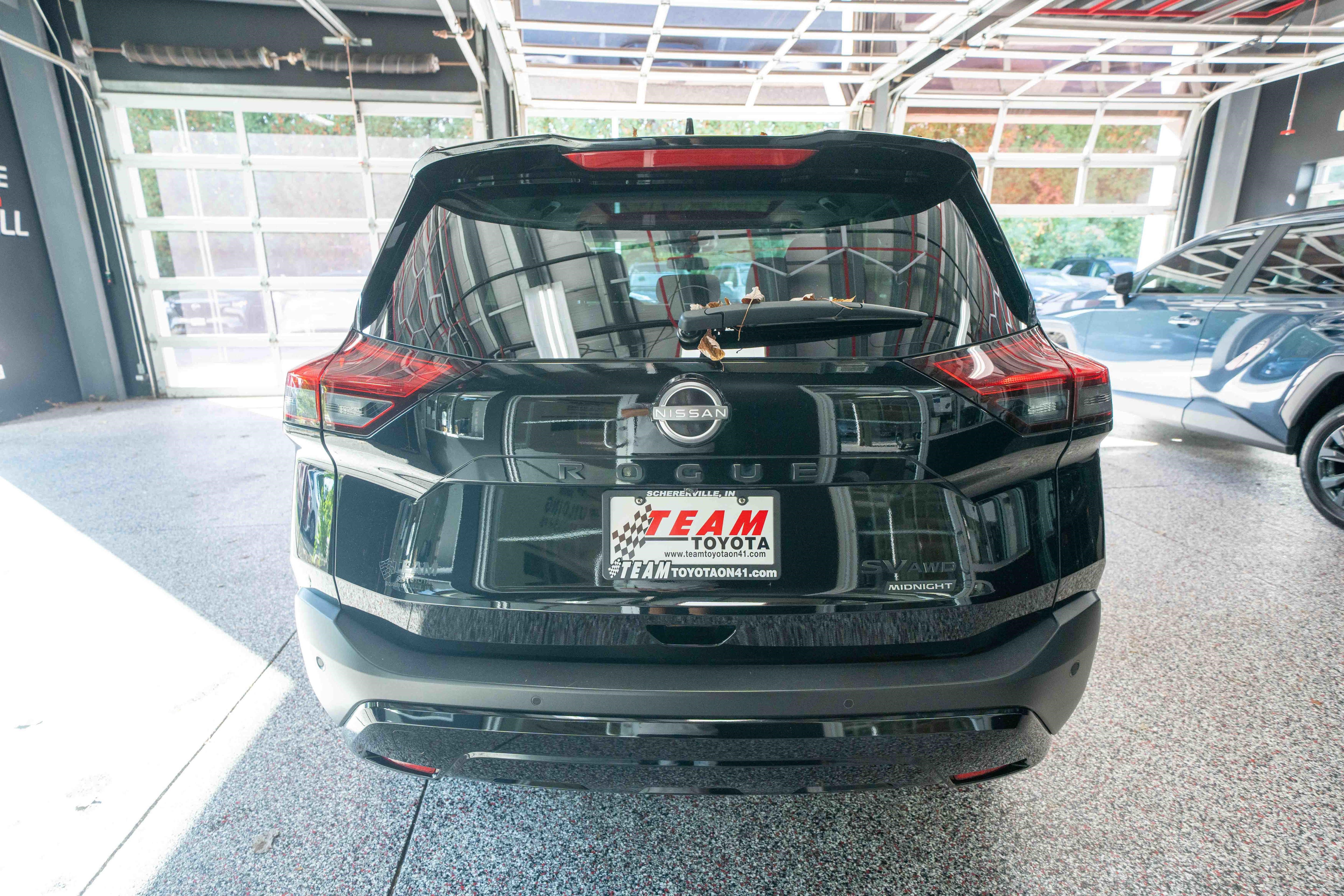 Used 2023 Nissan Rogue SV w/ SV Premium B Package AWD/4WD image 3