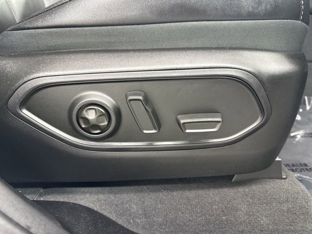 Used 2025 Jeep Grand Cherokee Limited w/ Black Appearance Package image 26