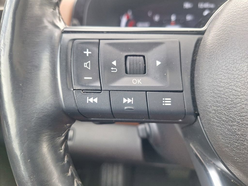 Used 2024 Nissan Pathfinder Platinum FWD image 13