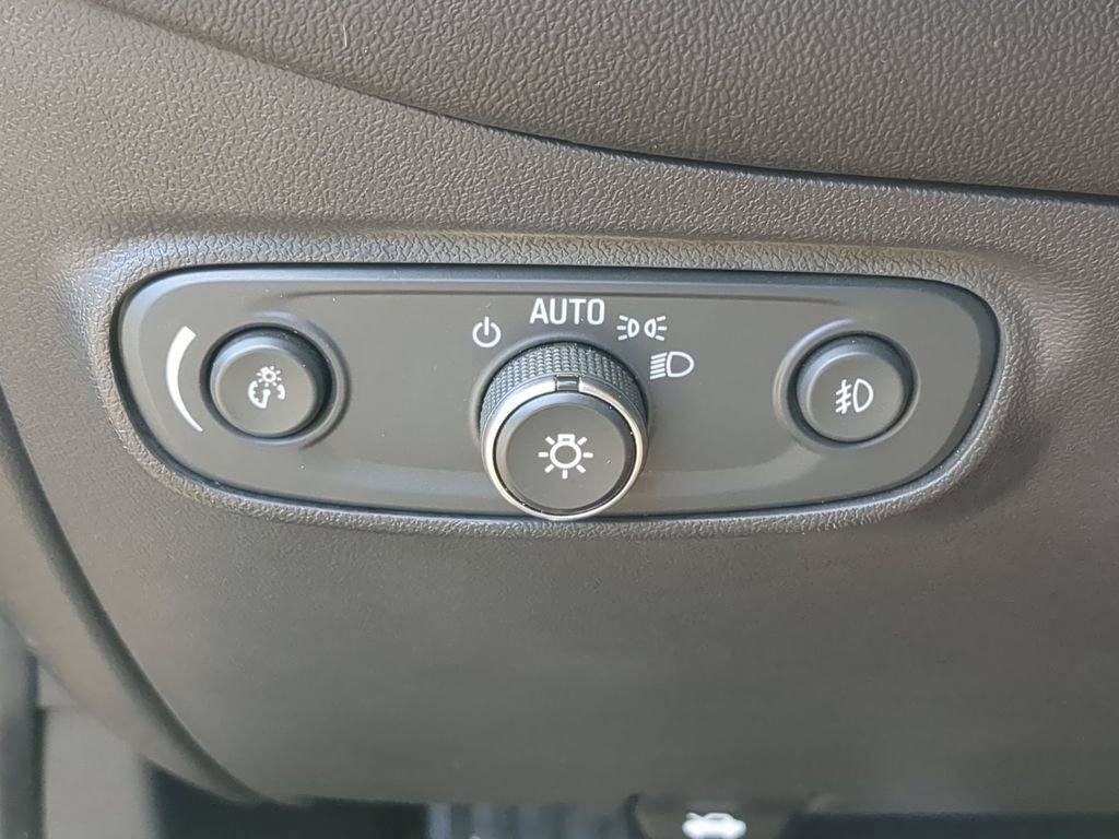 Used 2020 Chevrolet Equinox LT FWD image 22