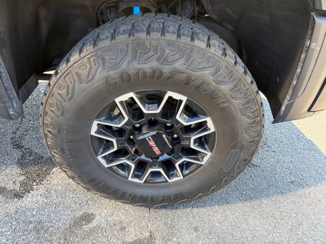 Used 2025 GMC Sierra 2500 AT4X AWD/4WD image 9