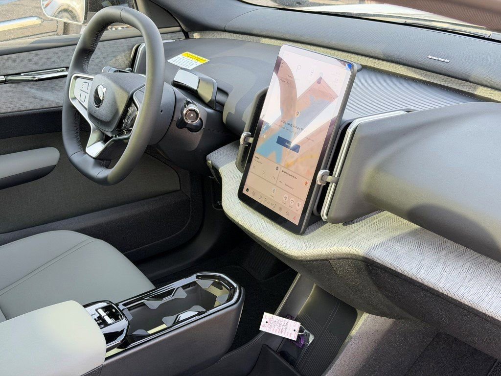 New 2026 Volvo EX30 Cross Country Ultra image 11