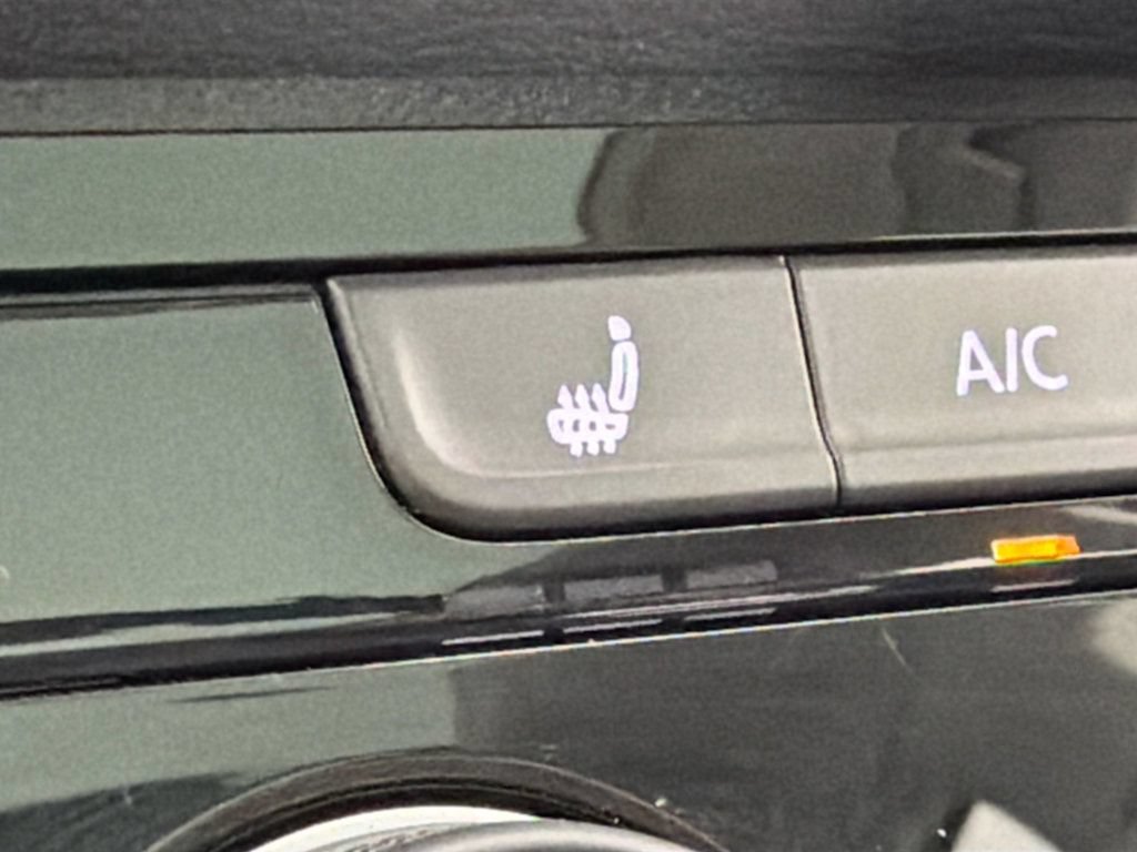 Certified 2023 Volkswagen Taos SE AWD/4WD image 19