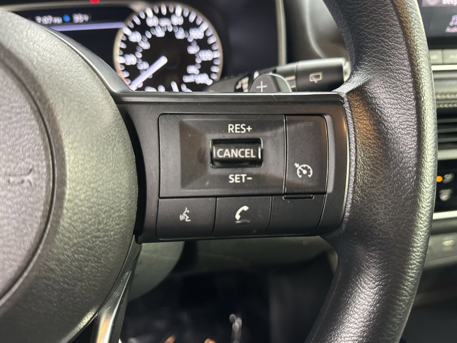 Used 2023 Nissan Rogue S image 36