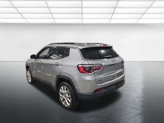 Used 2022 Jeep Compass Latitude AWD/4WD image 6