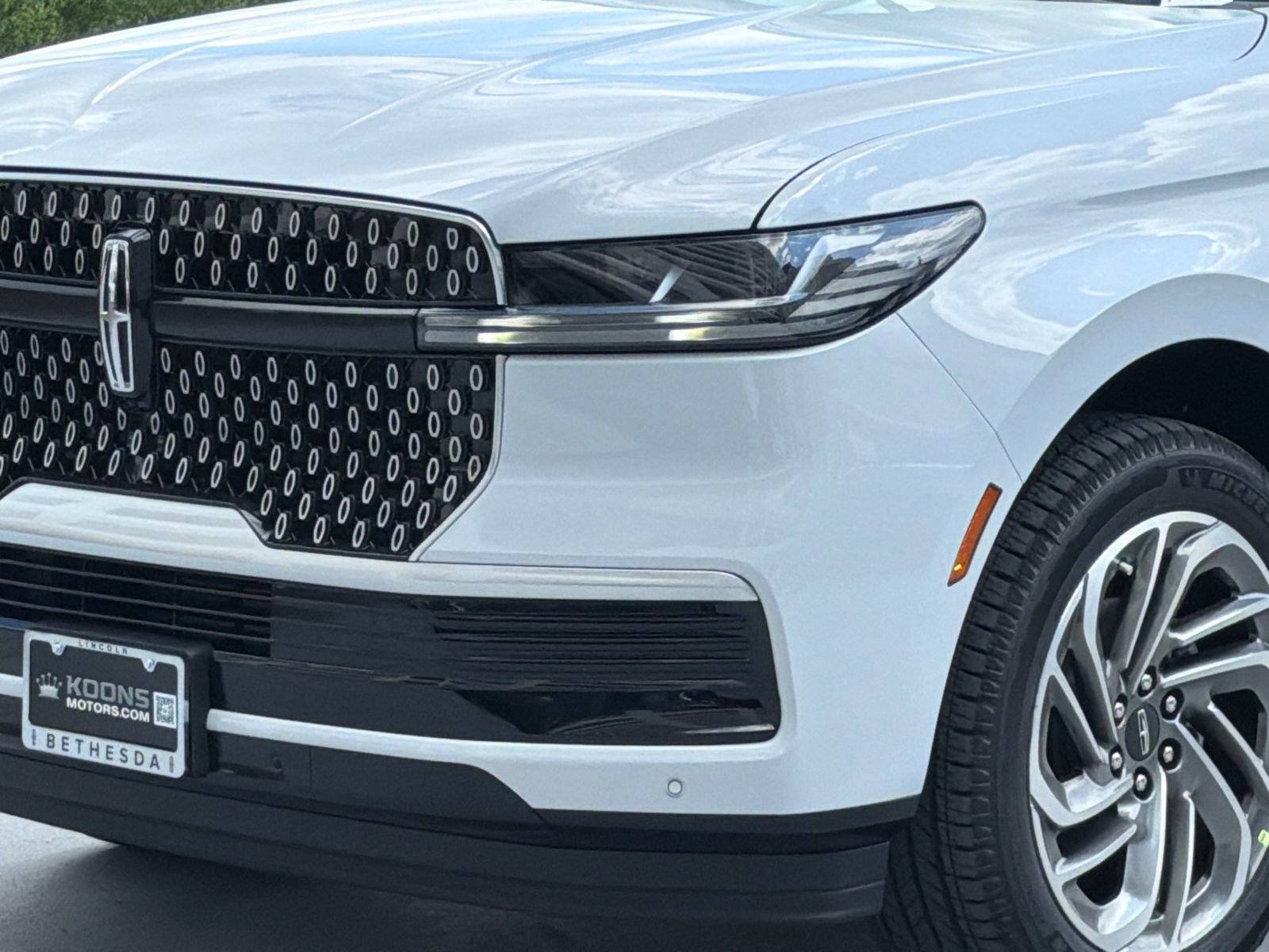 New 2026 Lincoln Navigator L Reserve AWD/4WD image 2