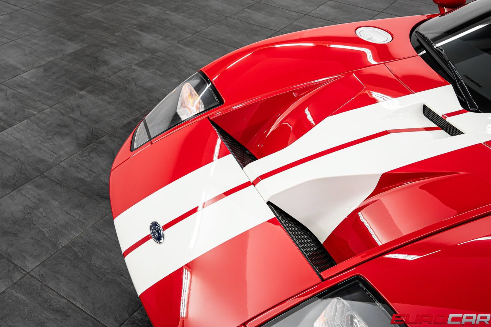 Used 2005 Ford GT RWD image 9
