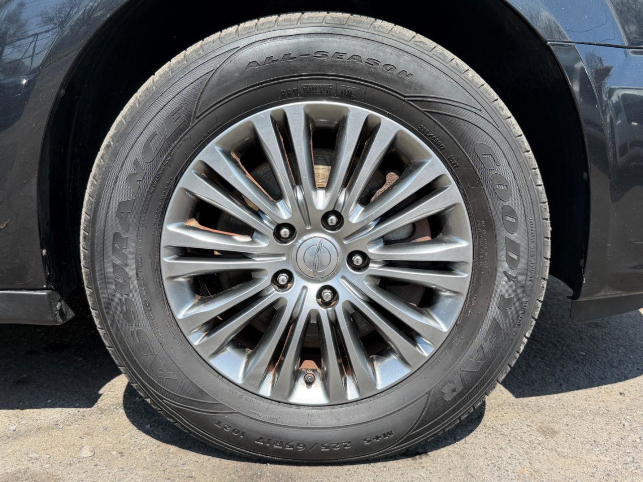 Used 2014 Chrysler Town & Country Touring-L w/ Driver Convenience Group image 39