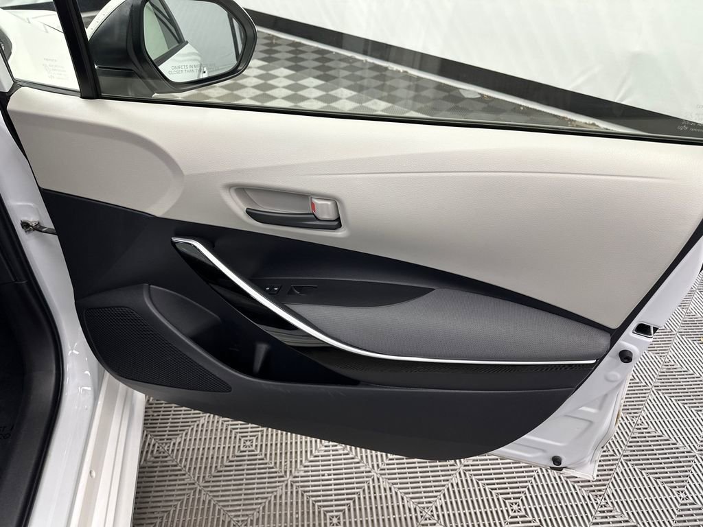 Used 2022 Toyota Corolla LE FWD image 14