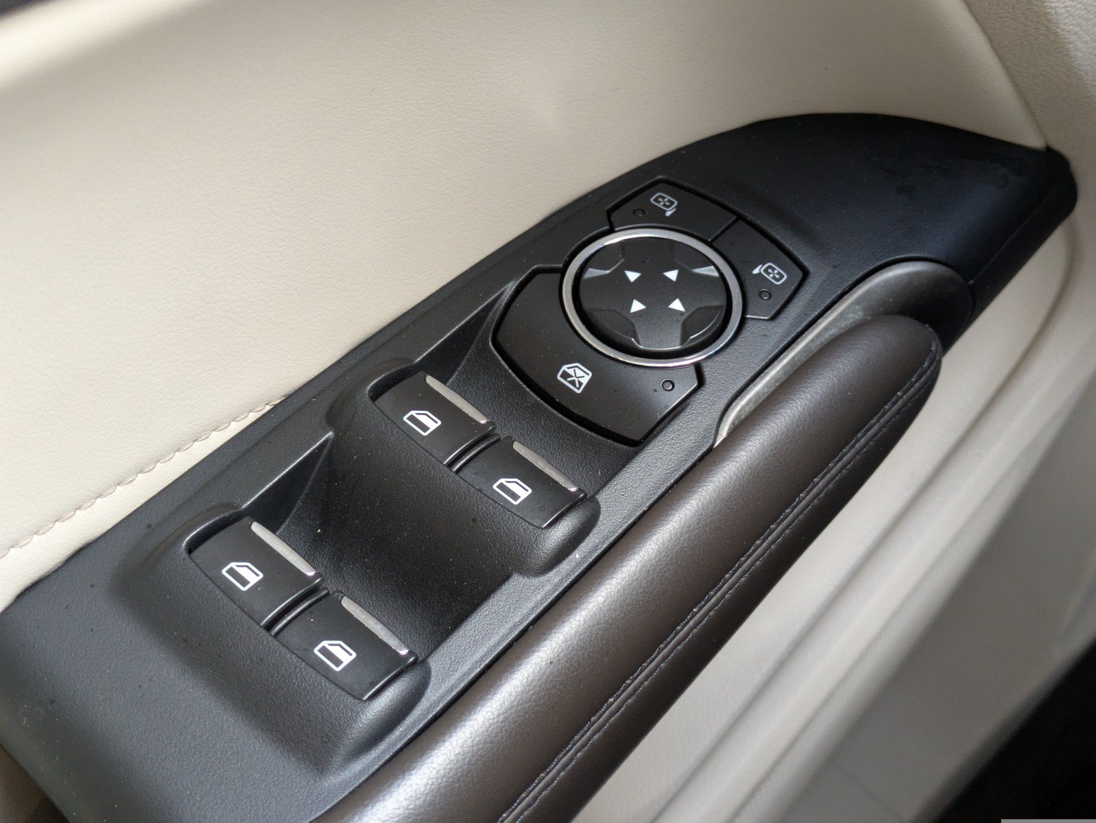 Used 2017 Lincoln MKC Premiere FWD image 18