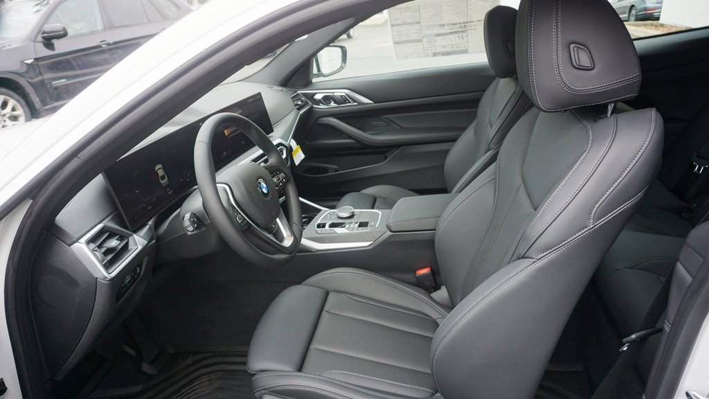 Used 2024 BMW 430i xDrive Coupe w/ Premium Package image 7