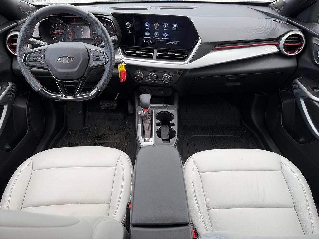 Used 2024 Chevrolet Trax RS w/ Sunroof Package FWD image 11
