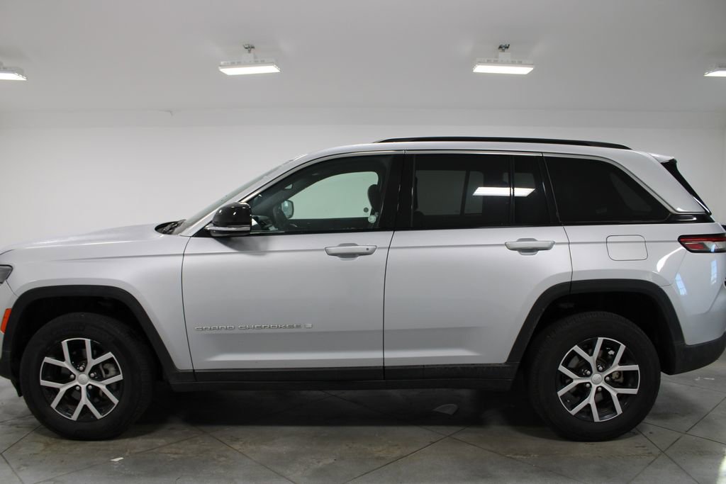 Used 2024 Jeep Grand Cherokee Limited image 6