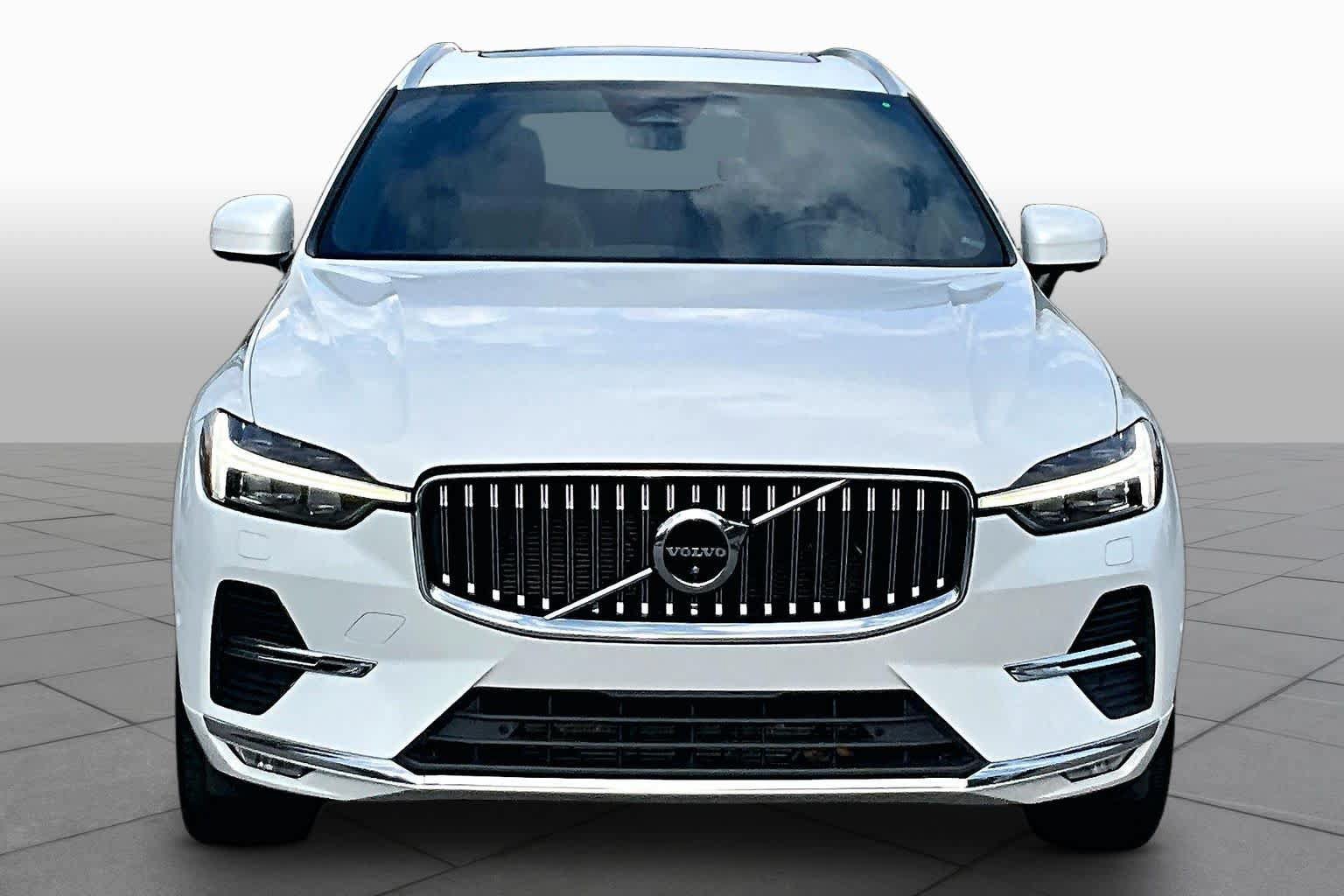 Used 2023 Volvo XC60 B5 Plus w/ Climate Package AWD/4WD image 3