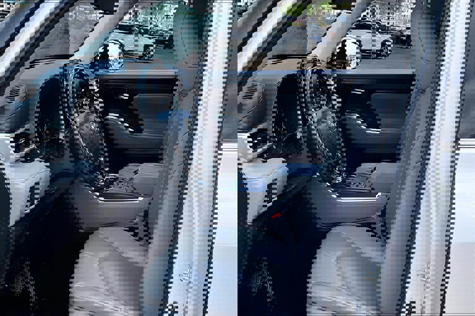 Used 2020 Toyota Highlander XLE AWD/4WD image 8