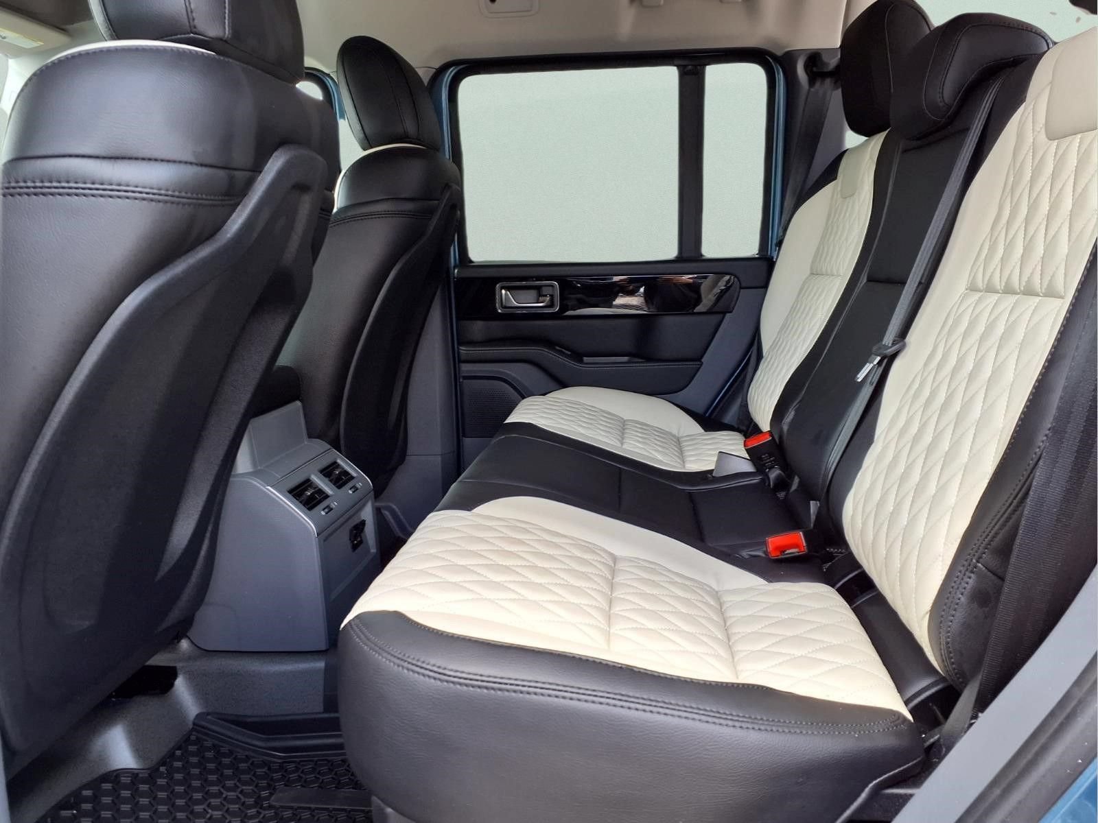 Used 2024 INEOS Grenadier Station Wagon AWD/4WD image 12