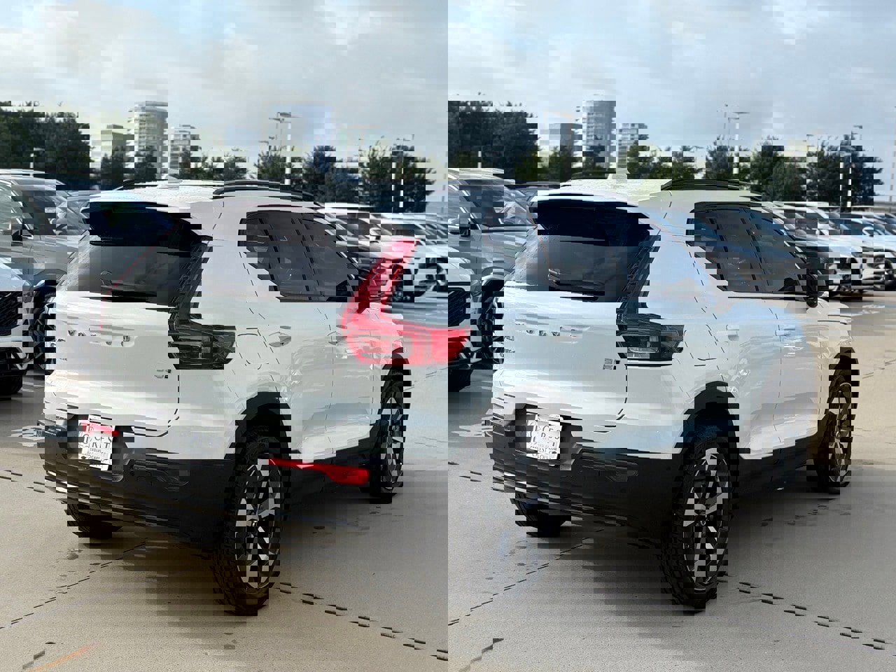 New 2026 Volvo XC40 B5 Plus w/ Protection Package Premier image 4