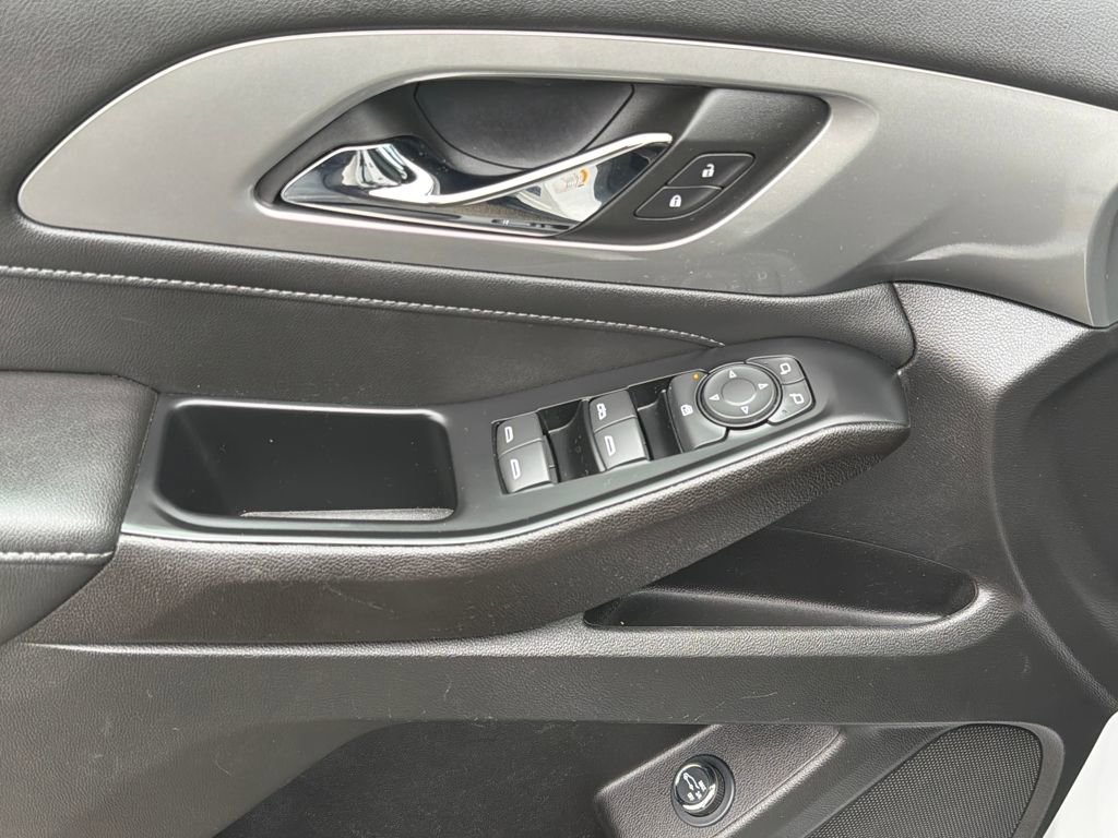 Used 2023 Chevrolet Traverse LT image 17