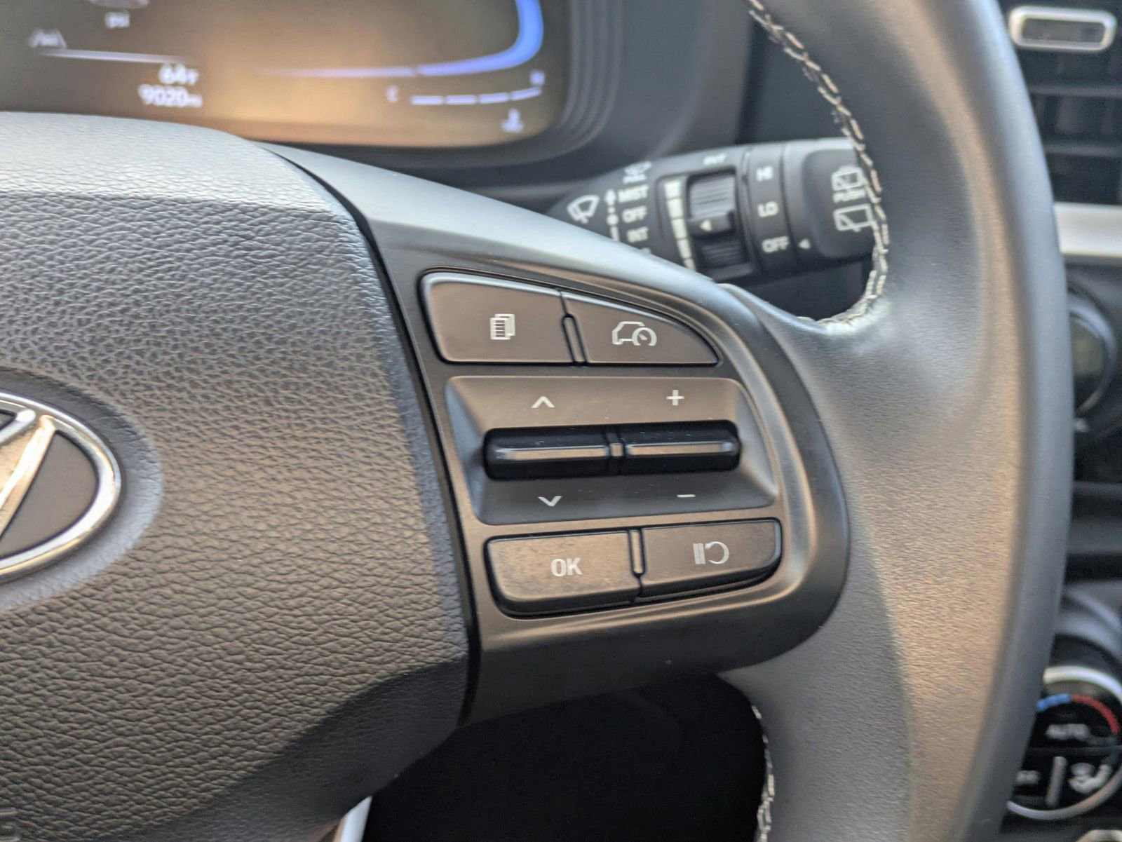 Certified 2024 Hyundai Venue SEL image 33