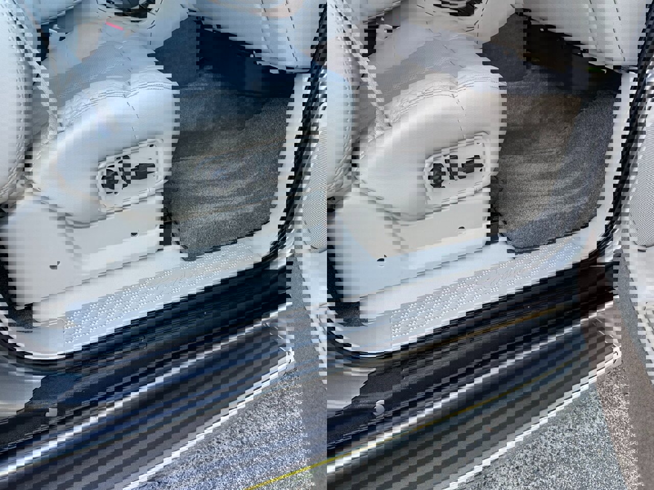 Used 2002 Cadillac Escalade EXT image 41