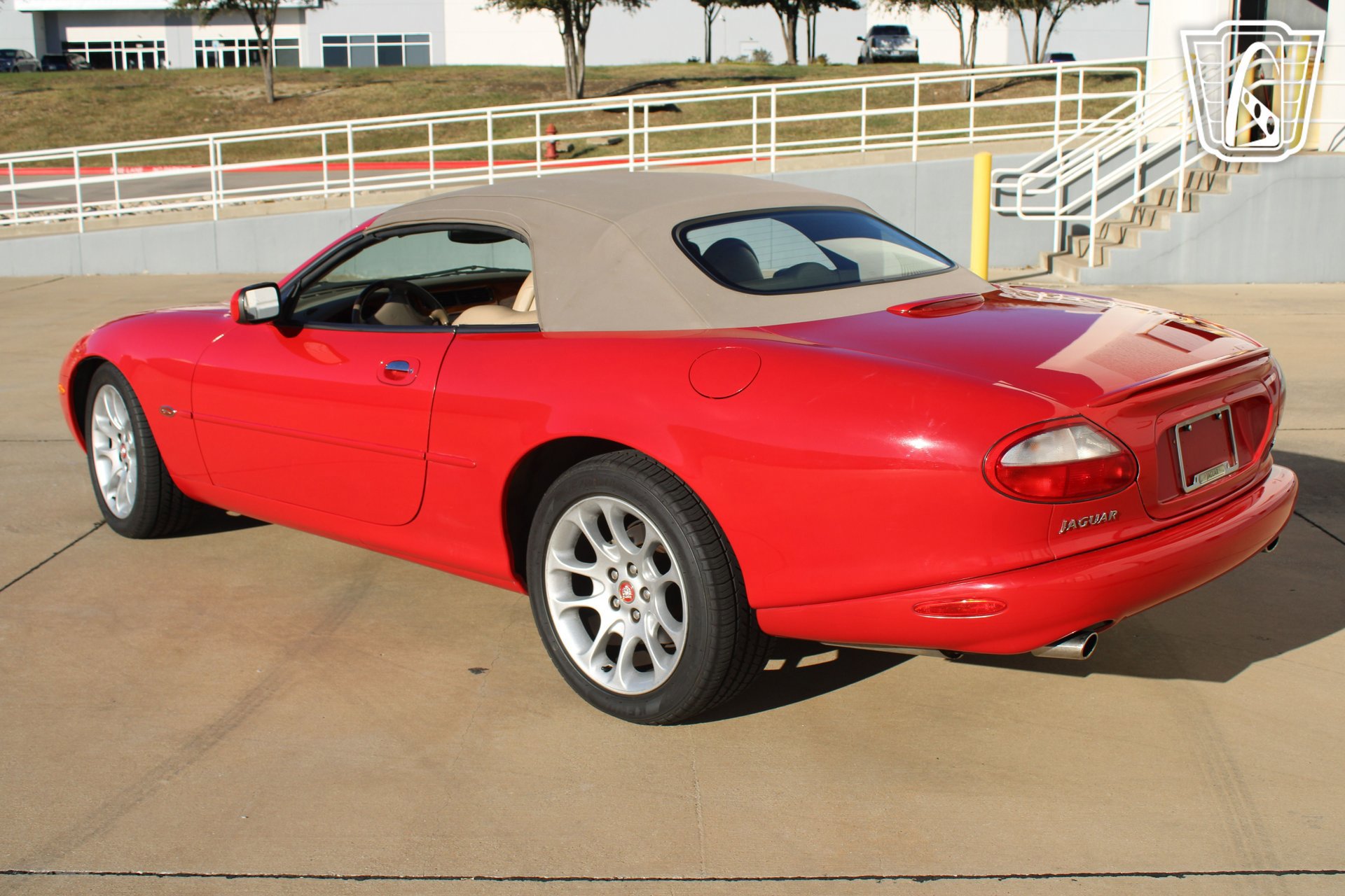 Used 2000 Jaguar XK8 Convertible image 9