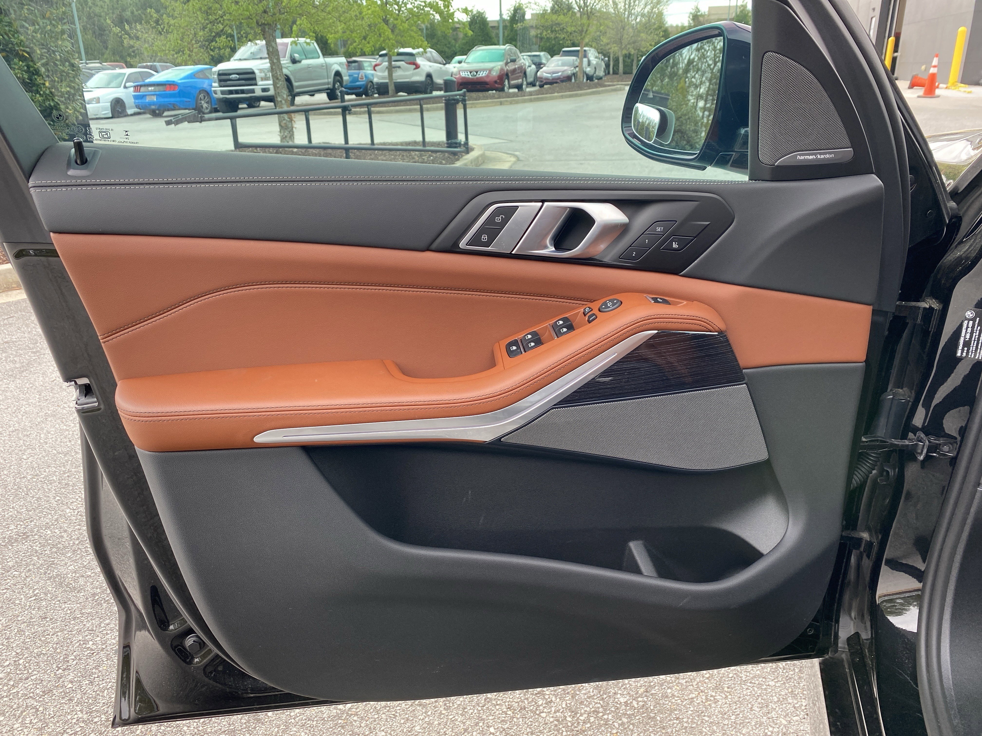 Used 2025 BMW X5 xDrive40i w/ M Sport Package image 25