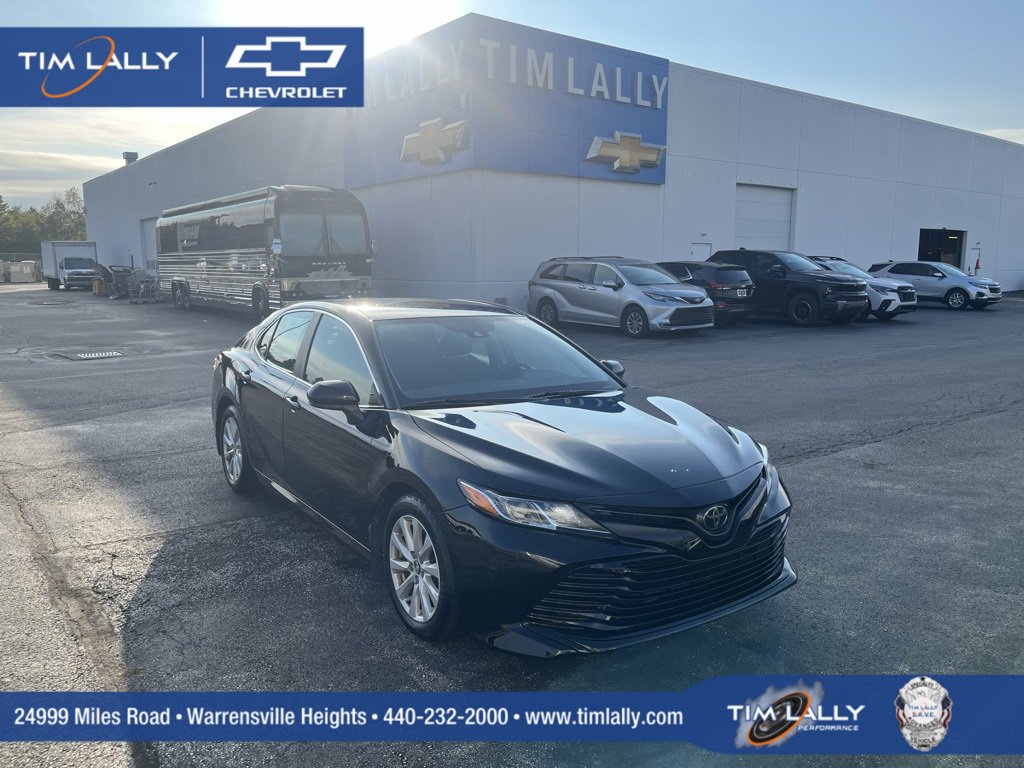 Used 2020 Toyota Camry LE image 1