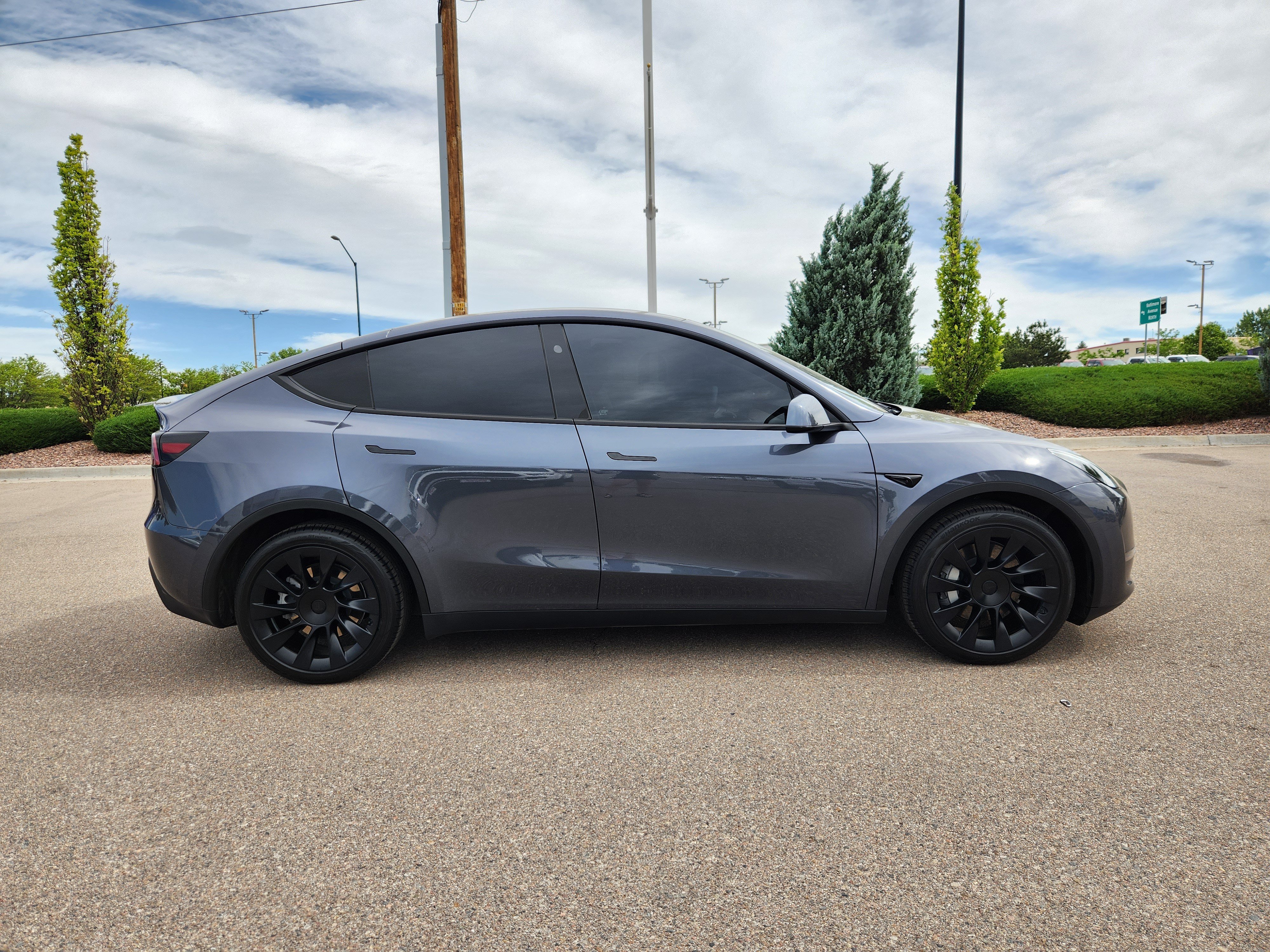 Used 2023 Tesla Model Y AWD image 2