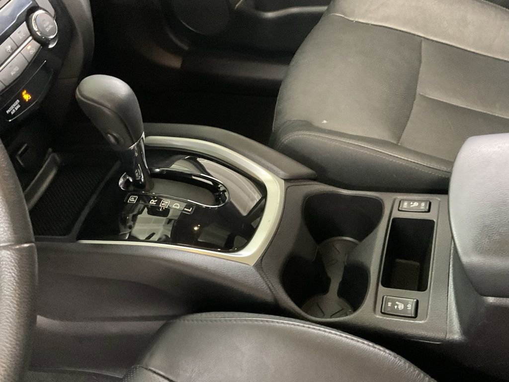 Used 2015 Nissan Rogue SL w/ SL Premium Package image 18