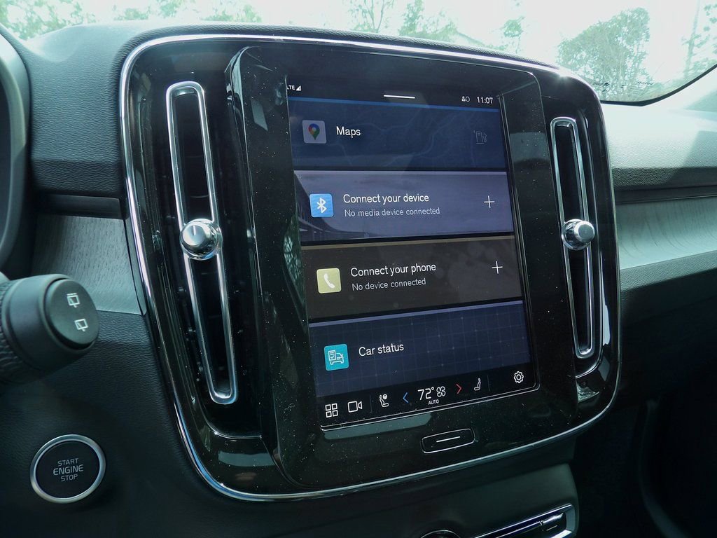 New 2025 Volvo XC40 B5 Plus w/ Climate Package image 23