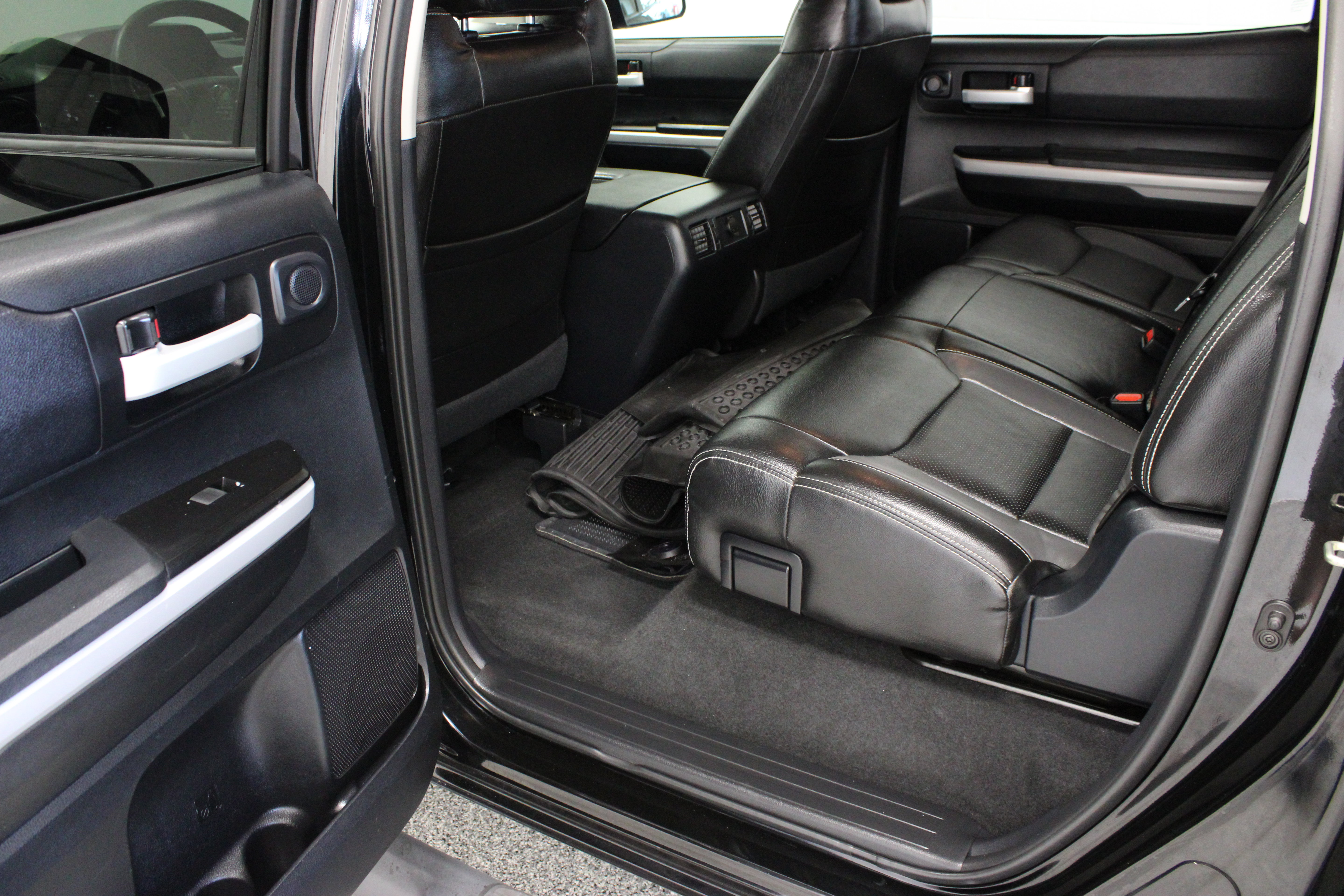 Used 2019 Toyota Tundra SR5 w/ SR5 Upgrade Package AWD/4WD image 28