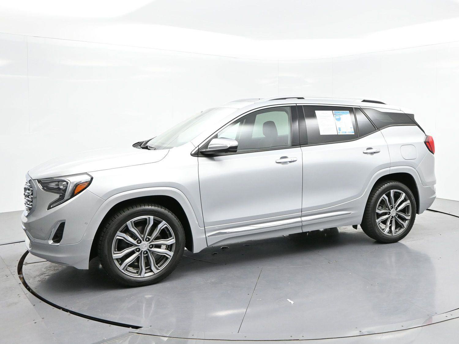 Used 2020 GMC Terrain Denali w/ Denali Premium Package image 3