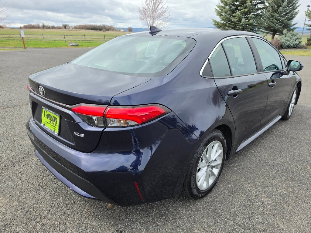 Used 2022 Toyota Corolla XLE w/ Carpet Mat Package (TMS) image 5