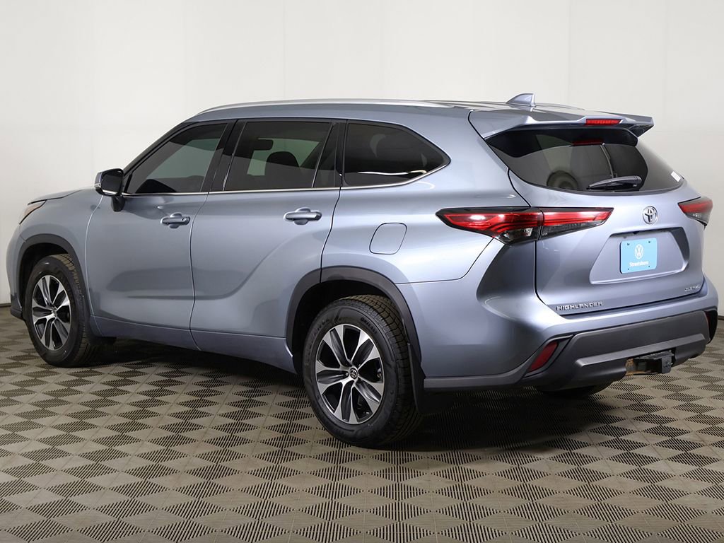 Used 2021 Toyota Highlander XLE image 11