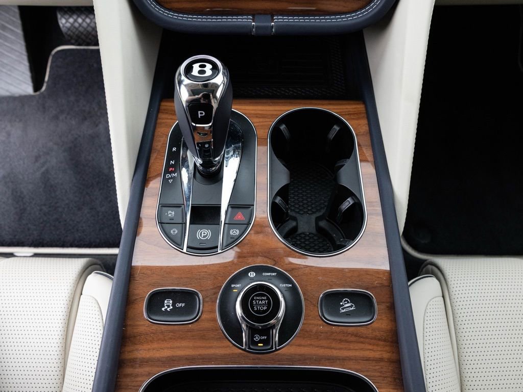 Used 2024 Bentley Bentayga image 45