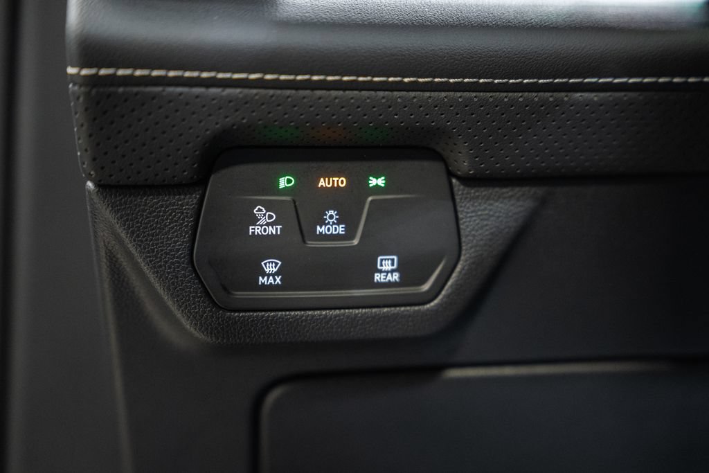 Used 2025 Volkswagen Atlas SEL AWD/4WD image 40