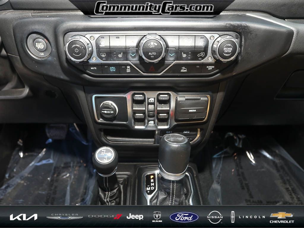 Used 2022 Jeep Wrangler Unlimited Sahara w/ Cold Weather Group image 19